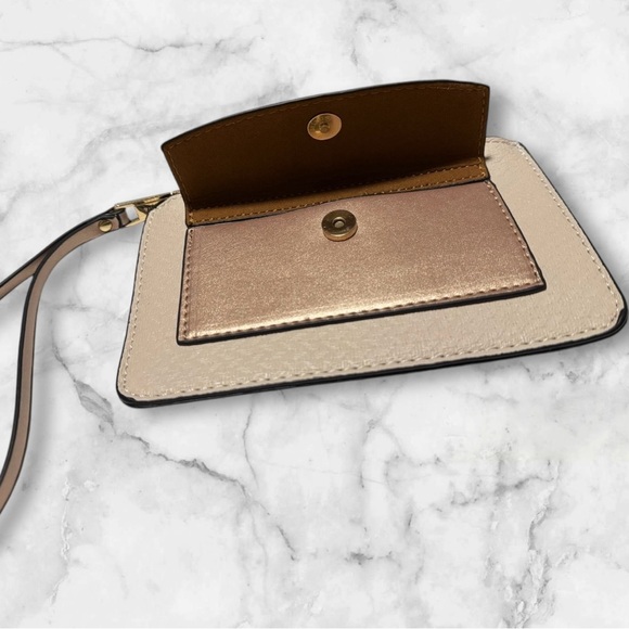 ✅💎Vintage Cream and Gold Clutch with Sleek Design in Vegan Friendly Leather - Picture 4 of 14